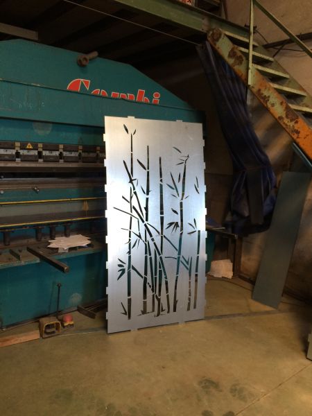 Brise vue sur mesure en fer thermolaqué motif bambou sur Gignac La Nerthe