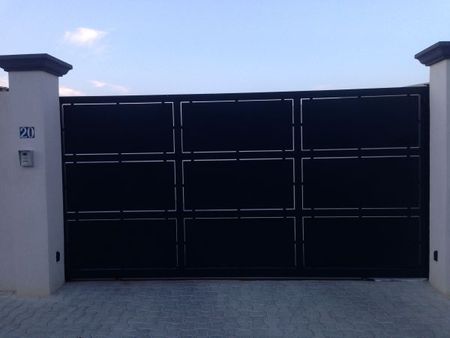 Notre zone d'activité pour ce service Installation de portail en fer sur mesure avec finitions travaillées et motifs en fer forgé personnalisés