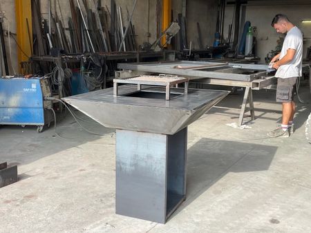 Création de brasero en fer sur mesure dans notre atelier à Châteauneuf Les martigues