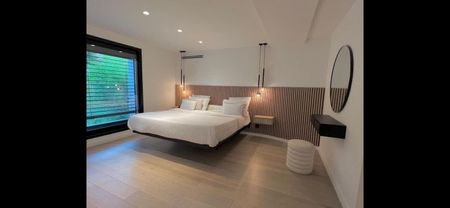 Fabrication de l'ossature du sommier d'un lit avec pied central pour un client à Marseille