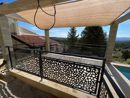Fabrication et Installation de Garde-Corps à Cadolive : Découpe Laser et Sécurité Piscine par La Petite Forge