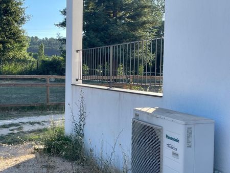 Création de garde-corps sur mesure en fer thermolaqué moderne pour une propriété à Calas