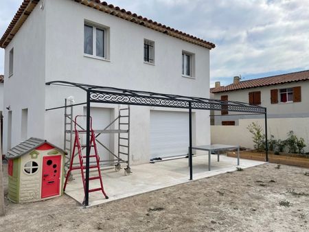 Création personnalisée d'une pergola en fer pour une maison neuve près des Pennes Mirabeau