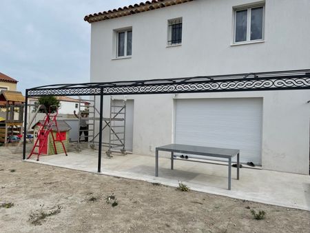 Création personnalisée d'une pergola en fer pour une maison neuve près des Pennes Mirabeau