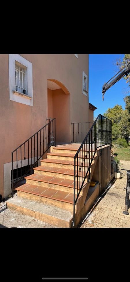 Notre zone d'activité pour ce service Fabrication de garde-corps en fer forgé pour balcon avec barreaudage sur-mesure et finitions personnalisées