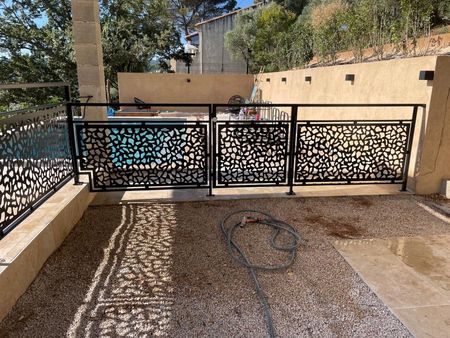 Fabrication et Installation de Garde-Corps à Cadolive : Découpe Laser et Sécurité Piscine par La Petite Forge