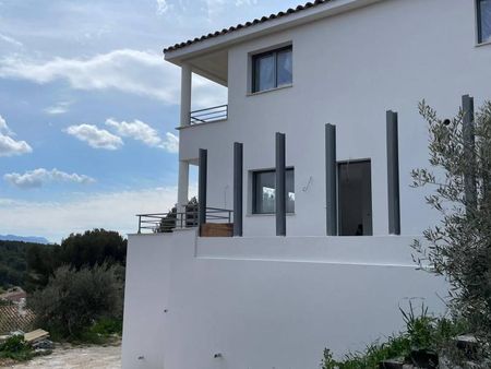 Fabrication et pose de garde corps modernes pour un bâtiment à Marseille Chateau Gombert