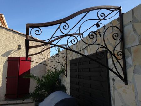 Pergola en fer forgé moderne à Chateauneuf Les Martigues