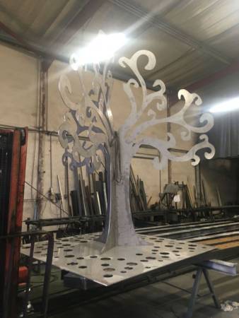 Création sur mesure en inox d'un arbre à Le Rove