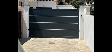 Portail en fer avec décor en aluminium : Élégance et sécurité pour une villa aux Pennes Mirabeau