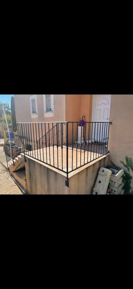 Fabrication peinture et pose de garde-corps en fer forgée sur Marignane