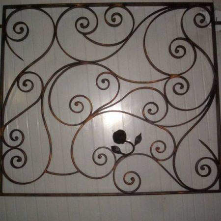 Grille de protection en volute à Châteauneuf-les-Martigues