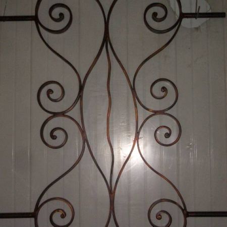 Grille de protection en volute à Châteauneuf-les-Martigues