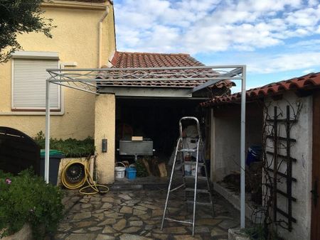 Pergola sur mesure personnalisée blanche pour une maison sur Sausset Les Pins