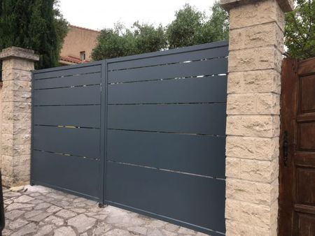 portail sur mesure en fer galvanisé et thermo laqué moderne à Chateauneuf Les Martigues