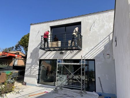 Installation et fabrication de garde corps pour maison moderne à Martigues
