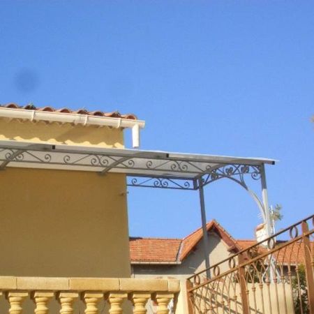 Pergola en fer forgé sur mesure réalisée à Château Gombert Marseille 13