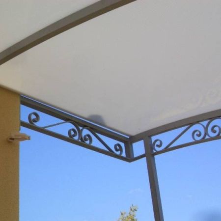 Pergola en fer forgé sur mesure réalisée à Château Gombert Marseille 13