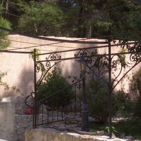 Pergolas  sur mesure en fer forge réalisée à Rognac