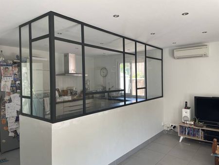 Conception et installation d'une verrière en fer sur mesure avec peinture noire mat à Martigues
