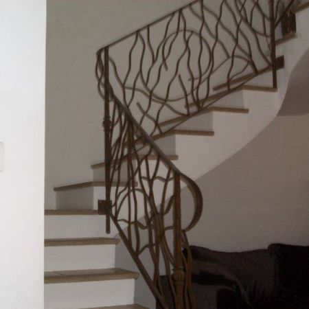 Notre zone d'activité pour ce service Fabrication de rampe d'escalier en fer forgé sur mesure avec volutes artisanales et peinture haute résistance
