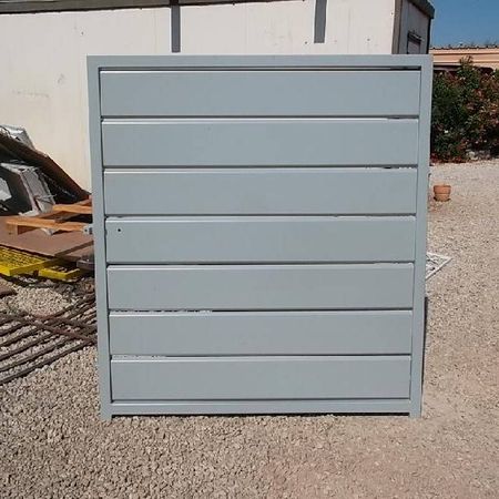 Portail moderne sur mesure en fer réalisé sur la Côte Bleue