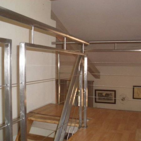 Conception de rampe d'escalier moderne en inox dans les Bouches du Rhône